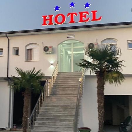 Hotel A & V Dodani Deja's Ford エクステリア 写真